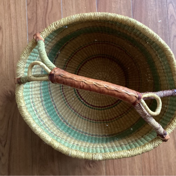 Handmade Basket from Oaxaca Mexico wirh Leather Handle - Picture 3 of 7